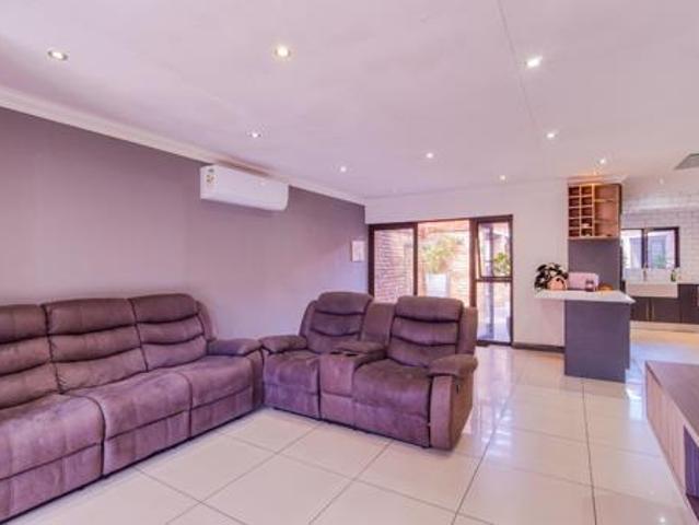 4 Bedroom House in Zwartkop