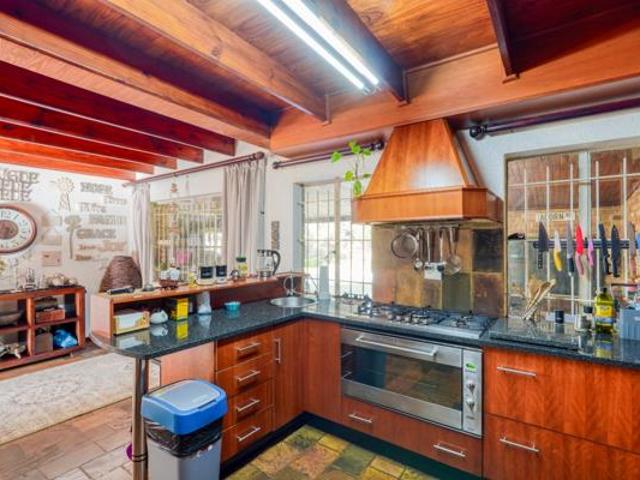 4 Bedroom House in Zwartkop
