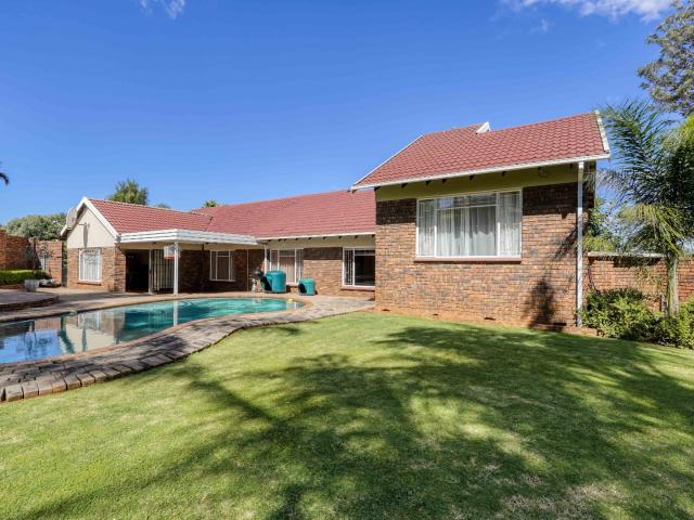 4 Bedroom House in Zwartkop