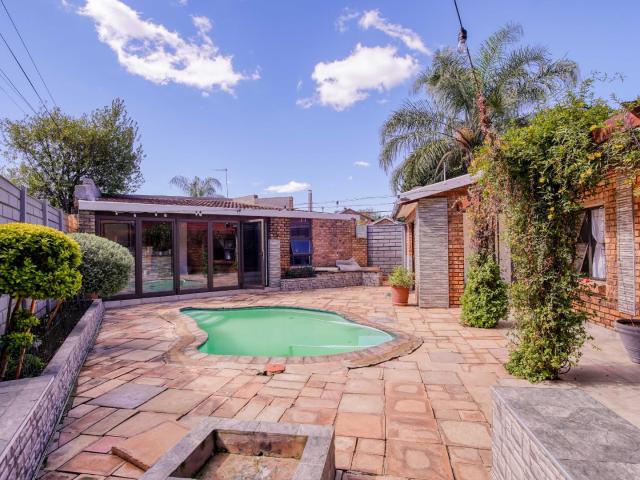 4 Bedroom House in Zwartkop