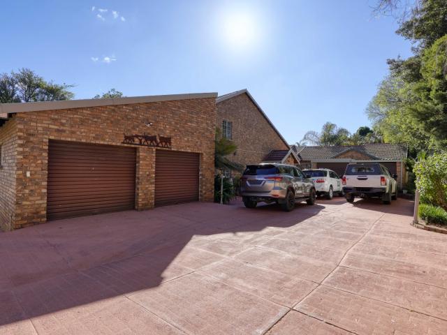 4 Bedroom House in Zwartkop