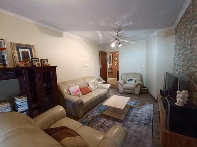 4 Bedroom House in Zwartkop