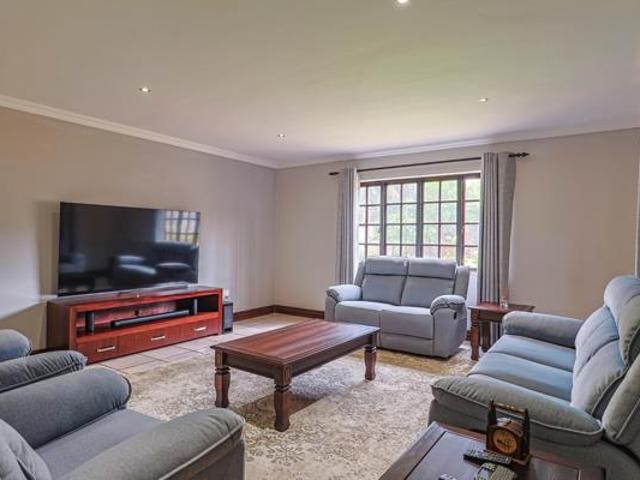 4 Bedroom House in Zwartkop