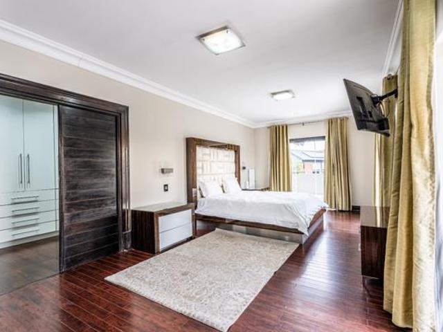 4 Bedroom House in Zwartkop Golf Estate