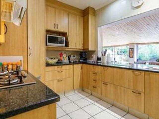 4 bedroom house on the market in bra.