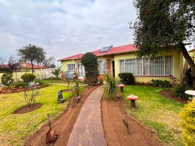 4 bedroom house on the market in dunnottar