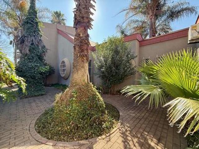4 bedroom house on the market in flo.