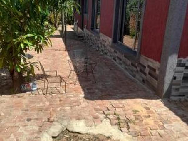 4 bedroom house on the market in hebron
