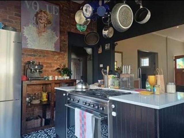 4 bedroom house on the market in ken.