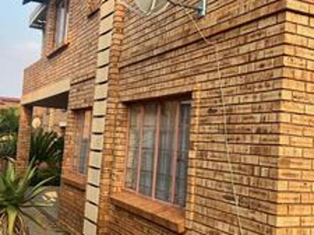 4 bedroom house on the market in pre.