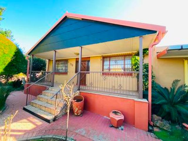 4 bedroom house on the market in primrose