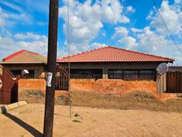 4 bedroom house on the market in sos.