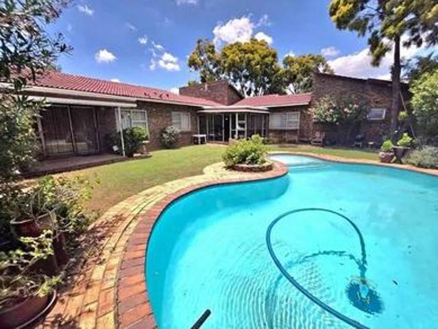 4 bedroom house on the market in sun.