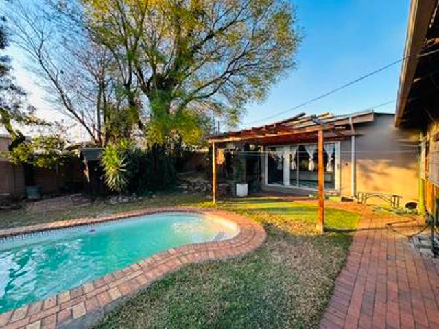 4 bedroom house on the market in symhurst