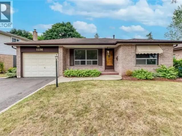 4 Bedroom House Oakville ON 104257466