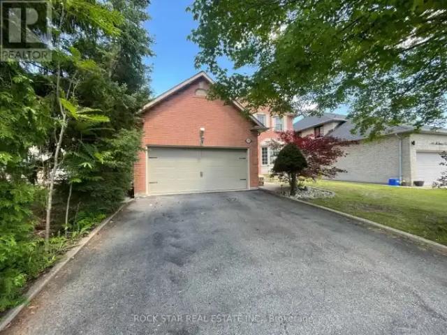 4 Bedroom House Oakville ON 104842049