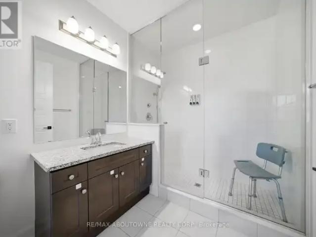 4 Bedroom House Oakville ON 102794948