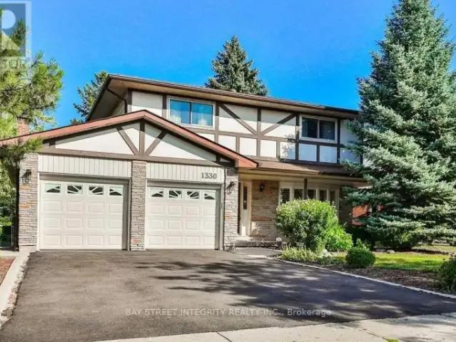 4 Bedroom House Oakville ON 102847441
