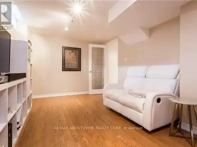 4 Bedroom House Oakville ON LS102243189