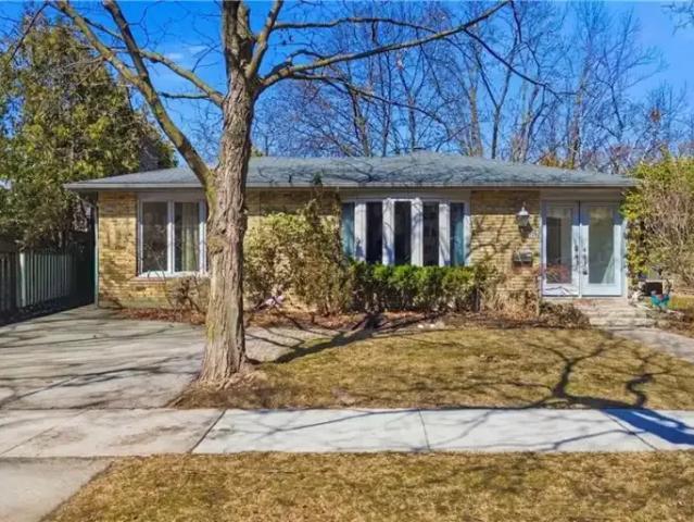 4 Bedroom House Oakville ON LS103840339
