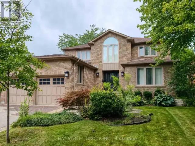 4 Bedroom House Oakville ON LS105135739