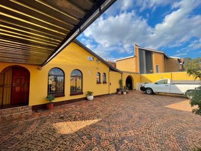 4 bedroom house | lenasia south