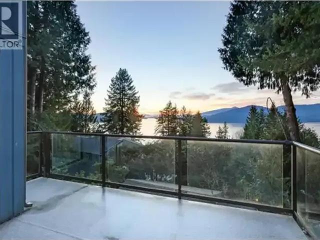 4 Bedroom House Lions Bay BC LS100171315