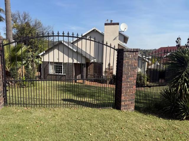 4 Bedroom House Mondeor Mondeor 103178020