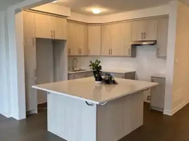 4 Bedroom House Milton ON 102339173