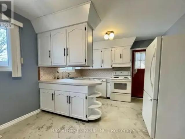 4 Bedroom House Niagara Falls ON 103060486