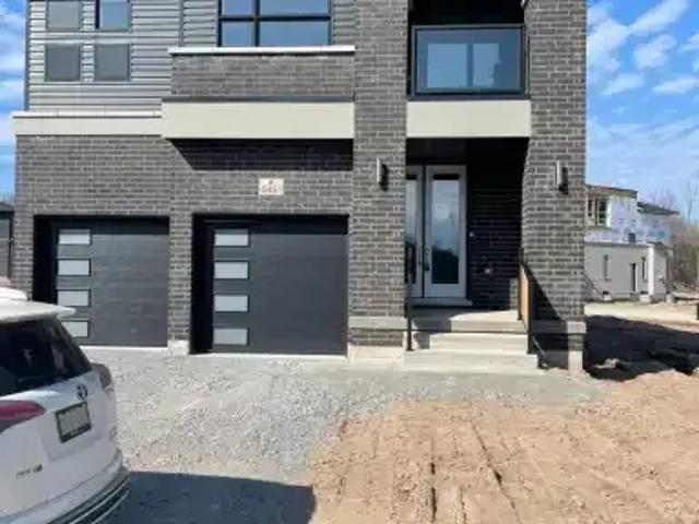 4 Bedroom House Niagara Falls ON 103301357