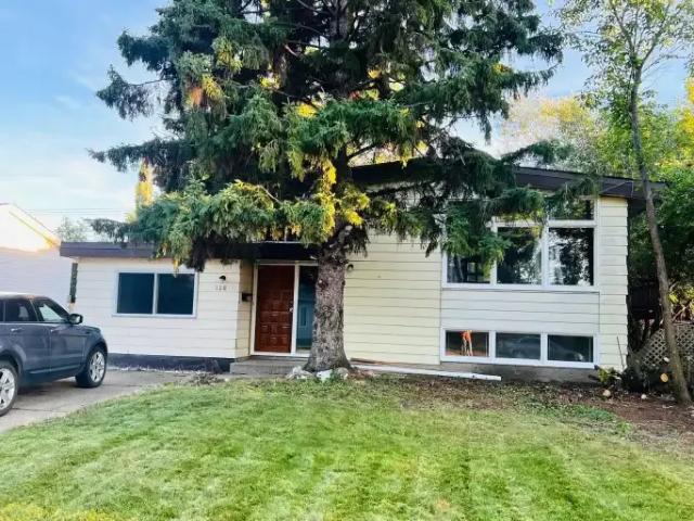 4 Bedroom House Sherwood Park AB 105269329