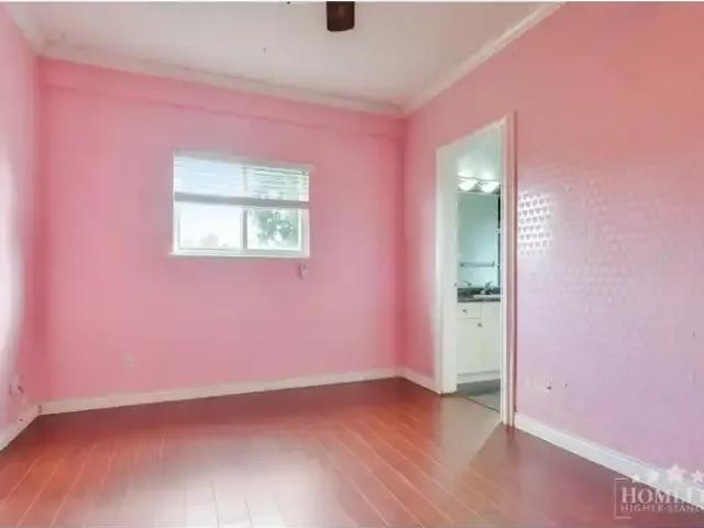 4 Bedroom House Surrey BC LS100709392