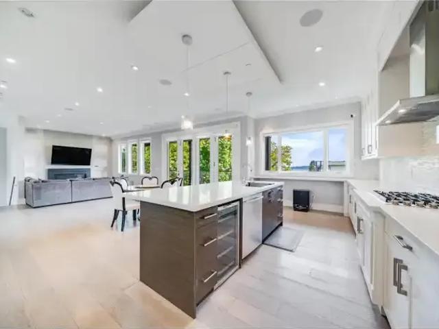 4 Bedroom House Surrey BC 102272563