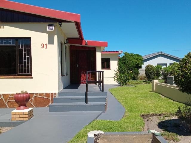 4 Bedroom House Rented in Kleinmond Central