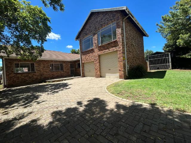 4 Bedroom House Rented in Vanderbijlpark CE 3