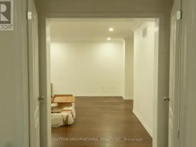 4 Bedroom House Richmond Hill ON 102518910