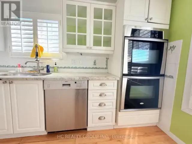 4 Bedroom House Richmond Hill ON 102794967