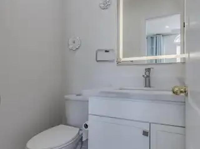 4 Bedroom House Richmond Hill ON 102883675