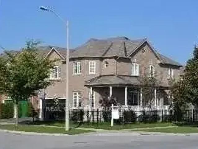 4 Bedroom House Richmond Hill ON 103542326