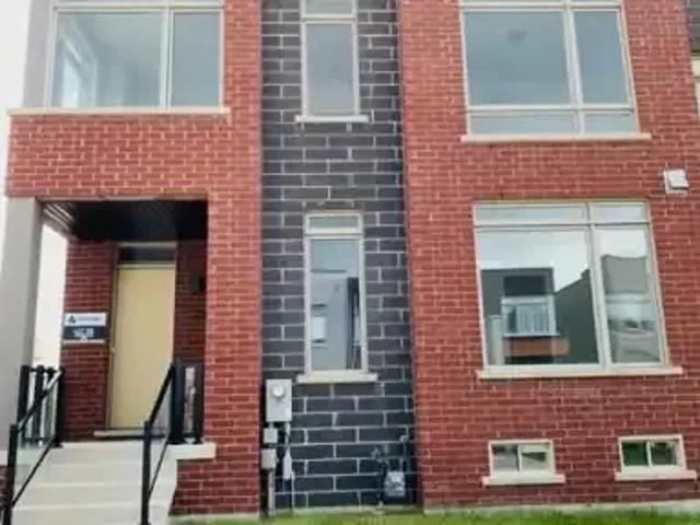 4 Bedroom House Richmond Hill ON 104067109