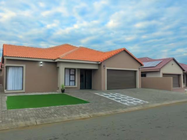 4 Bedroom House Waterkloof East Waterkloof East 103378034