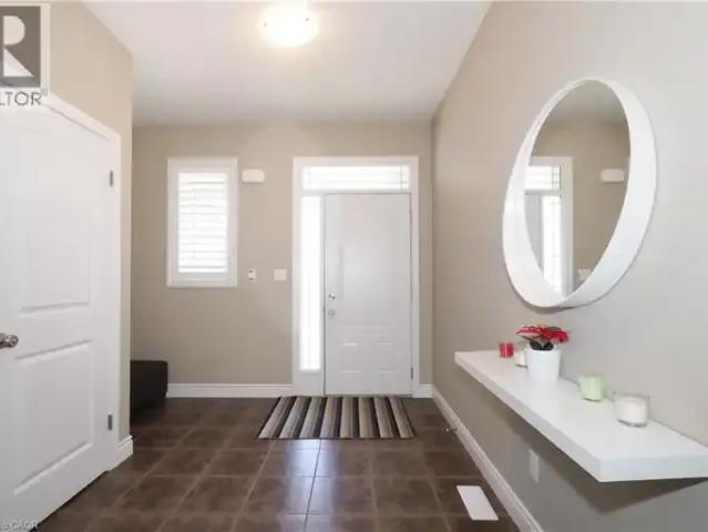 4 Bedroom House Waterloo ON 102847485