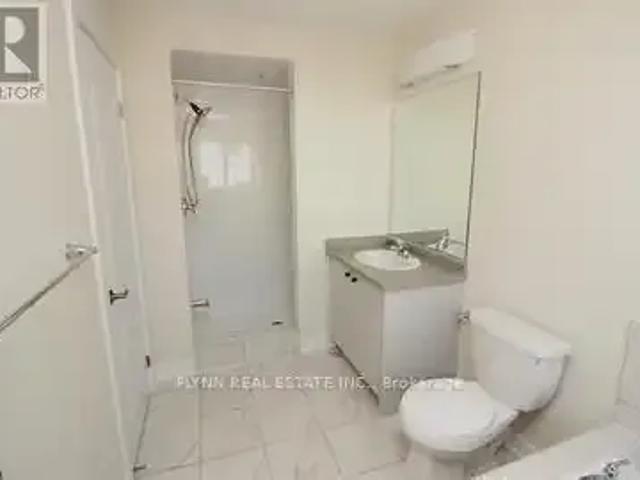 4 Bedroom House Welland ON LS102204320
