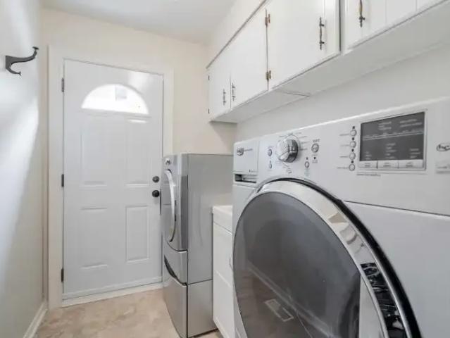 4 Bedroom House Whitby ON LS102658491