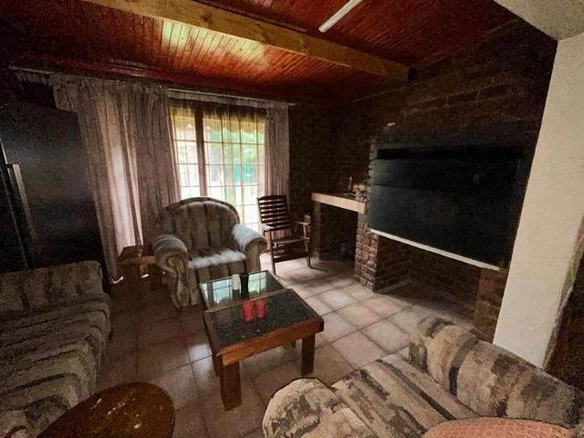 4 Bedroom house with 2 Bedroom Flat