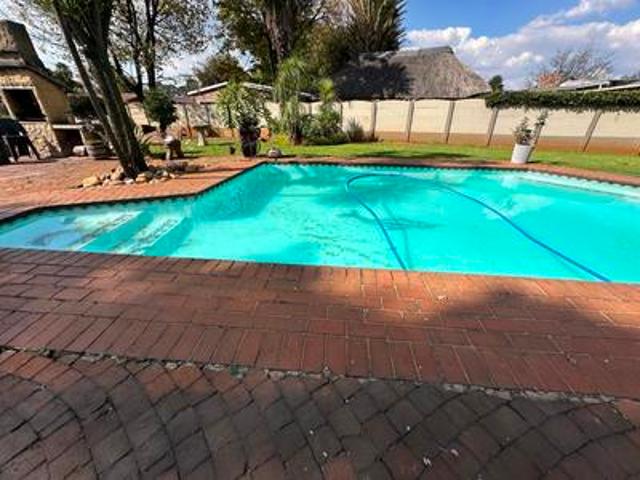 4 bedroom house with a flatlet in st.