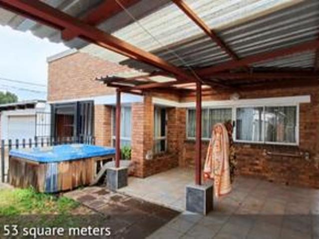 4 bedroom house with flatlet fore av.