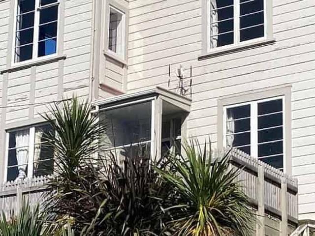 4 bedroom house with great sun & views