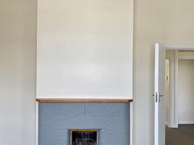 4 bedroom house with great sun & views